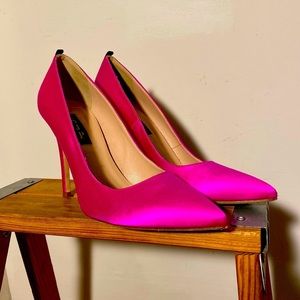 SJP “Fawn” satin pumps in Candy.